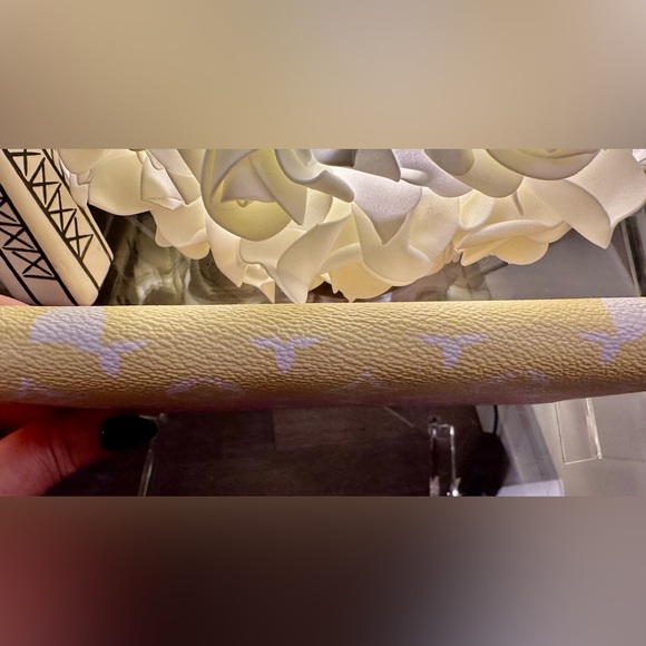 🍋💕Louis Vuitton Monogram Giant By The Pool Zippy Wallet Light Pink💕🍋 - Picture 6 of 16